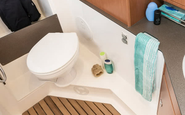 Che cosa devi sapere sulle toilette marine e le pompe per acque nere
